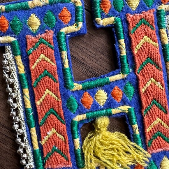 ⛄️ 50% off⛄️ Only 2 left!! Felt Letter H Ornament /Present Topper - Picture 3 of 4